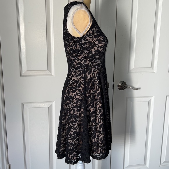 SOPANO BLACK LACE AND NUDE DRESS SIZE M - Picture 5 of 11